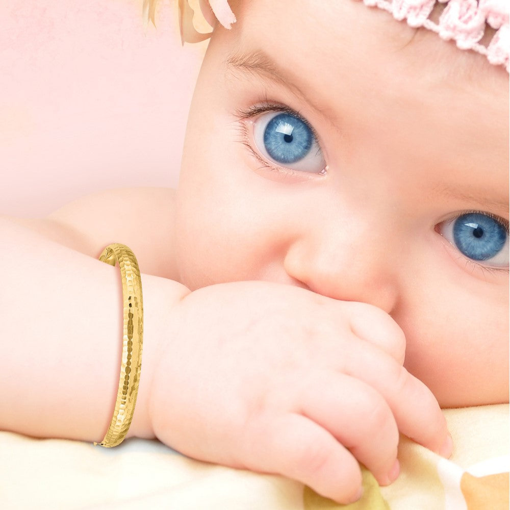 14K Yellow Gold Madi K Kids Polished Hammered 5mm Hinged Child'S Bangle