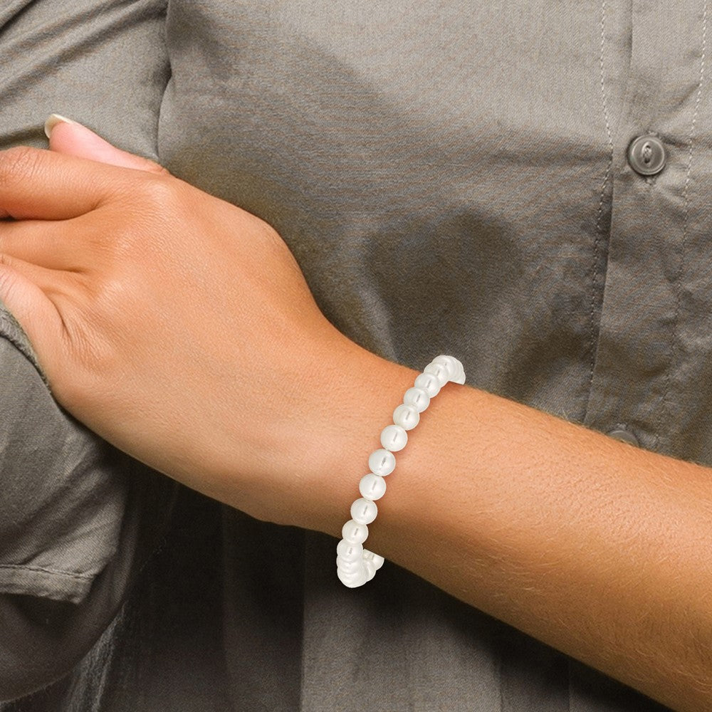Fashion Majestik 7-8mm White Imitation Shell Pearl Stretch Bracelet
