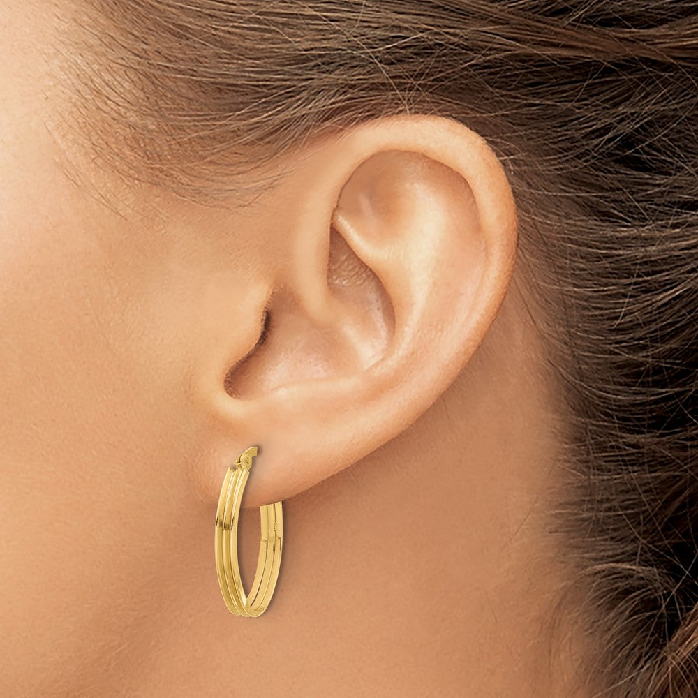 14K Yellow Gold Polished And Grooved Oval Hoop Earrings