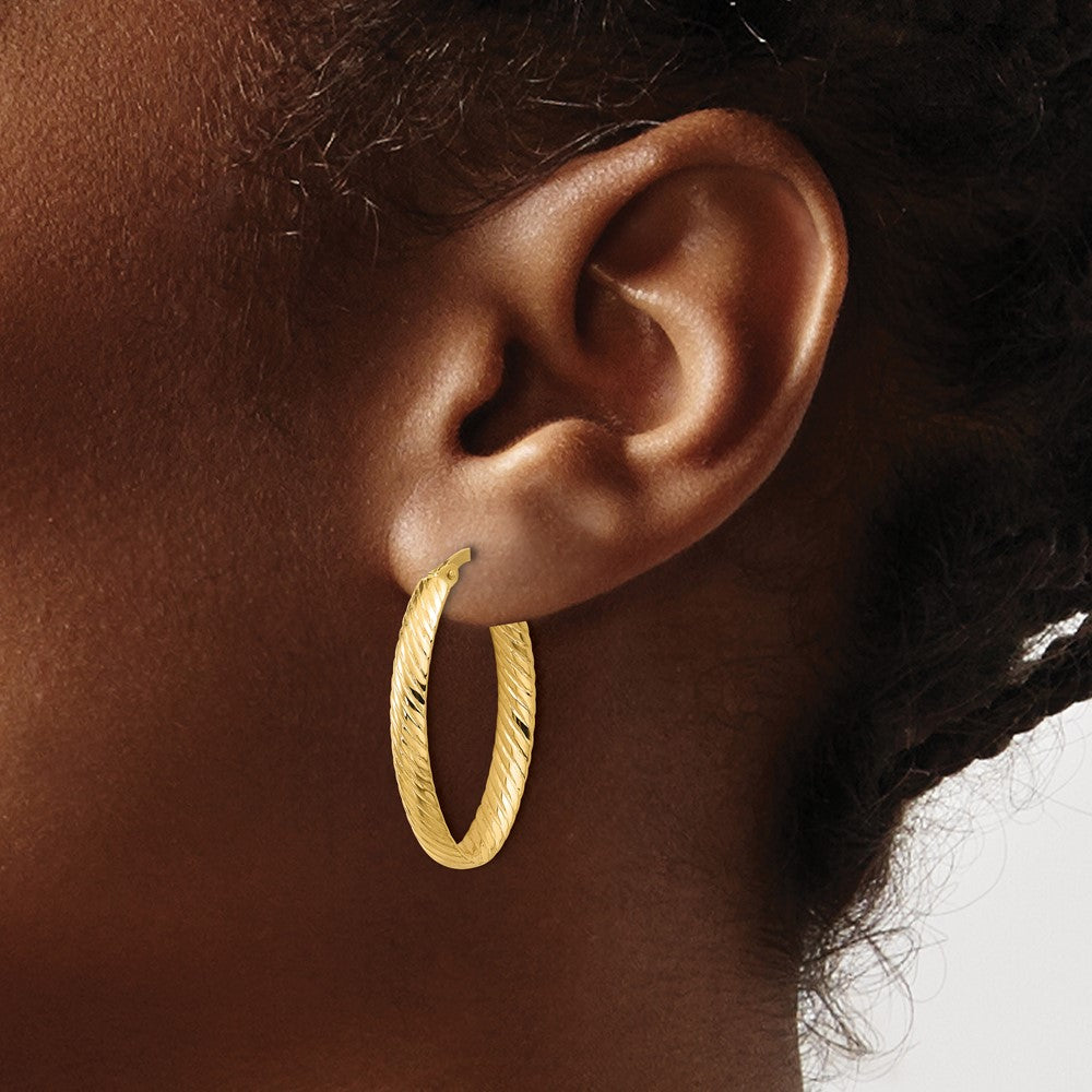 14K Yellow Gold Polished And Grooved Oval Hoop Earrings