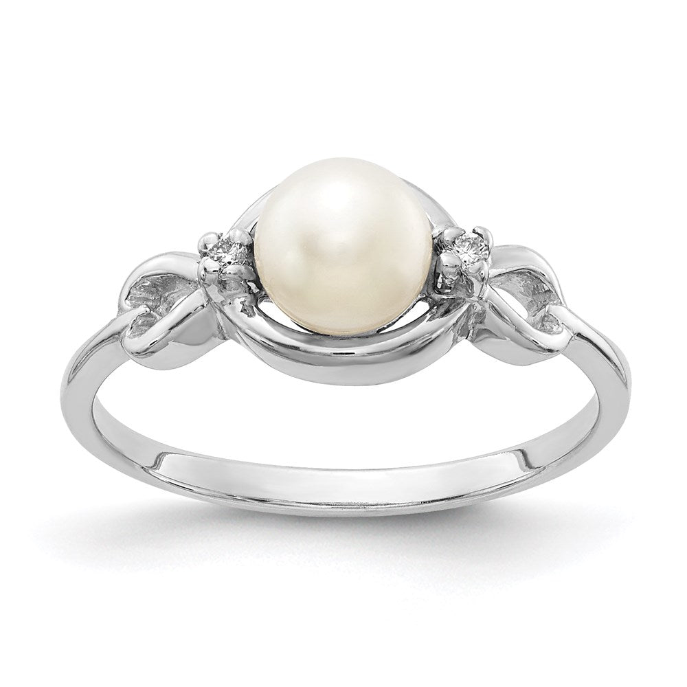 14k White Gold 5.5mm FW Cultured Pearl A Real Diamond ring