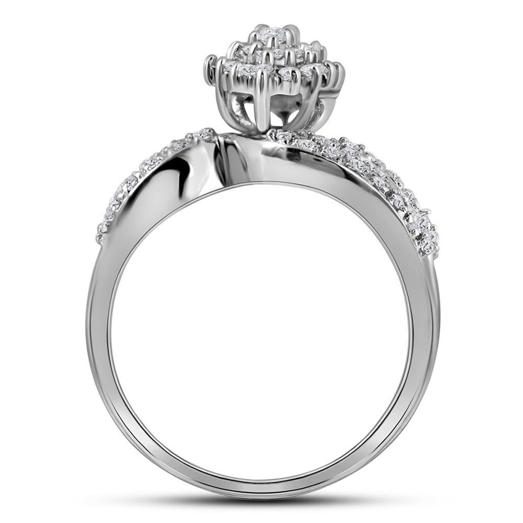 14k White Gold Round Prong-set Diamond Oval Cluster Ring 3/4 Cttw