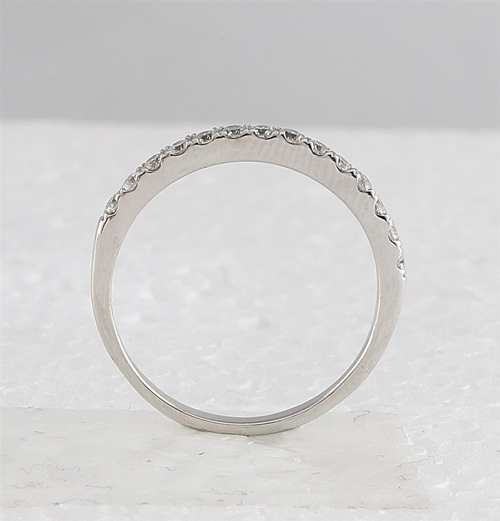 14k White Gold Round Diamond Twist Stackable Band Ring 1/12 Cttw