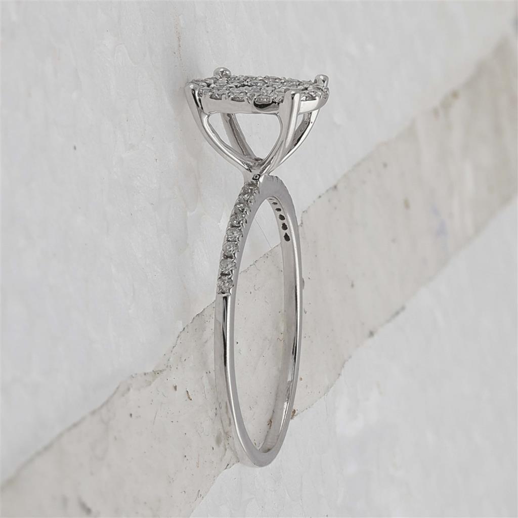 14k White Gold Round Diamond Oval Cluster Ring 1/3 Cttw