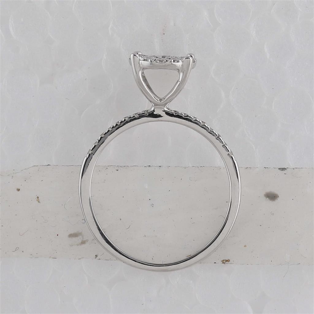 14k White Gold Round Diamond Oval Cluster Ring 1/3 Cttw