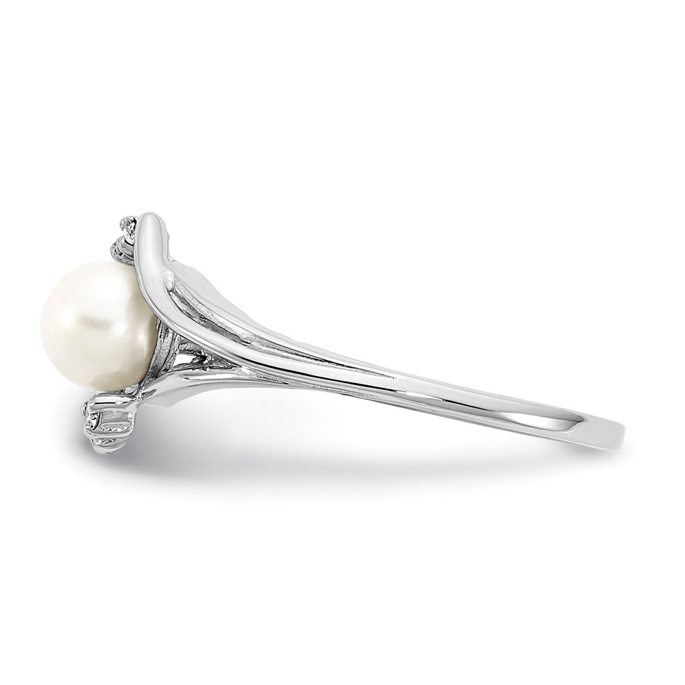 14k White Gold 5mm FW Cultured Pearl AAA Diamond ring
